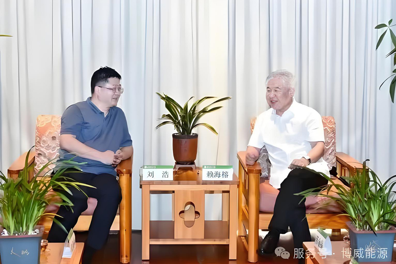 壹定发能源董事长刘浩一行回母校加入2025年结业仪式暨学位授予仪式